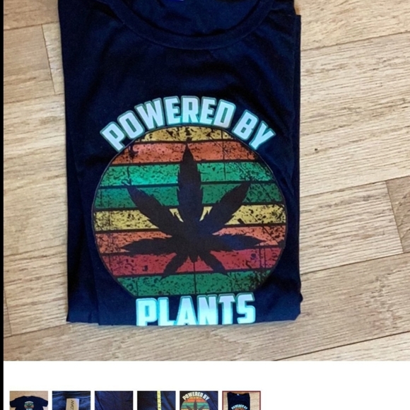 Classic black men's tee by Gildan.  Graphics on front only"powered by plants". - Picture 4 of 7